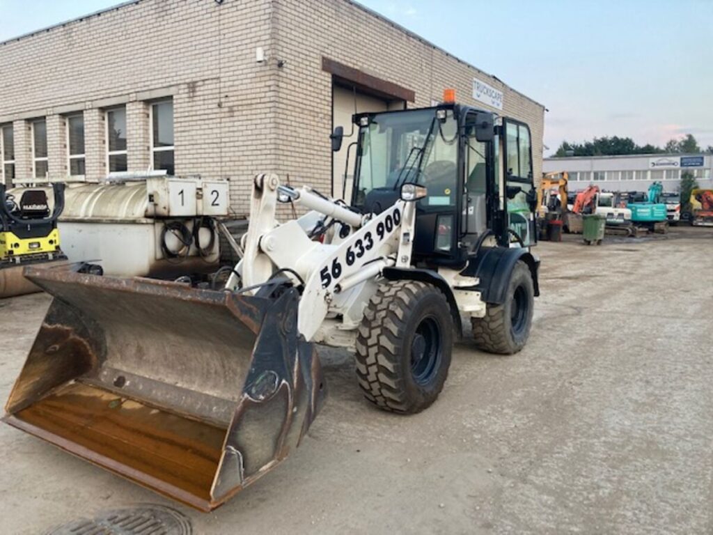 Frontaallaadur Caterpillar 908M - 4028TB
