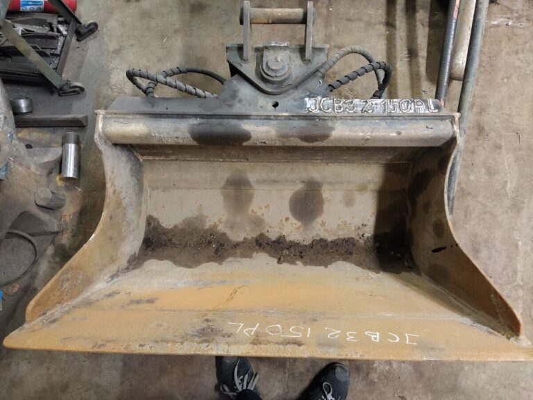 JCB32-150PL