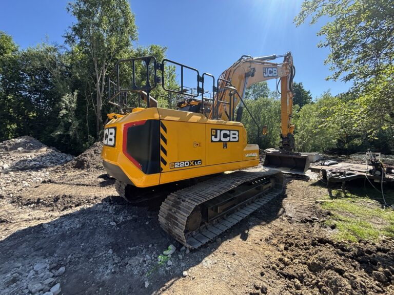 Roomikekskavaator JCB 220X L SV