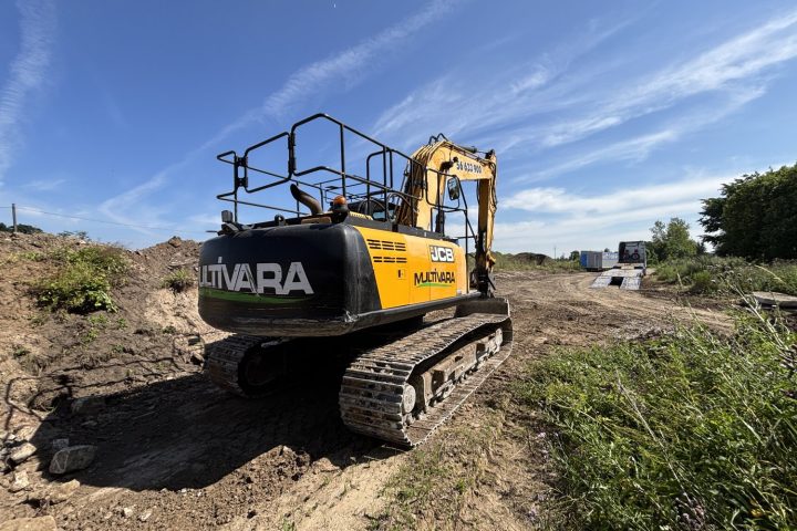 Roomikekskavaator JCB JS220LC hüdrovasaraga