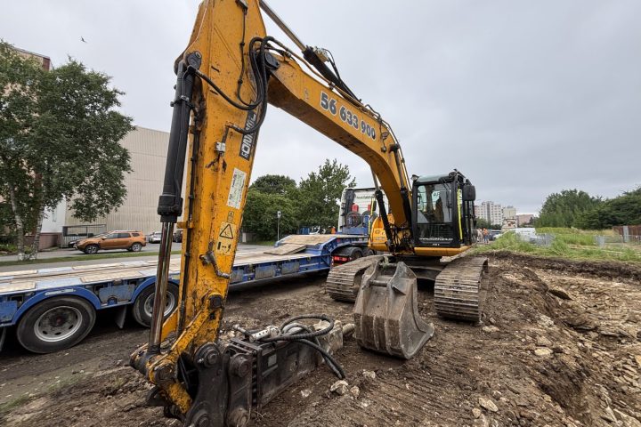 Roomikekskavaator JCB JS220LC hüdrovasaraga