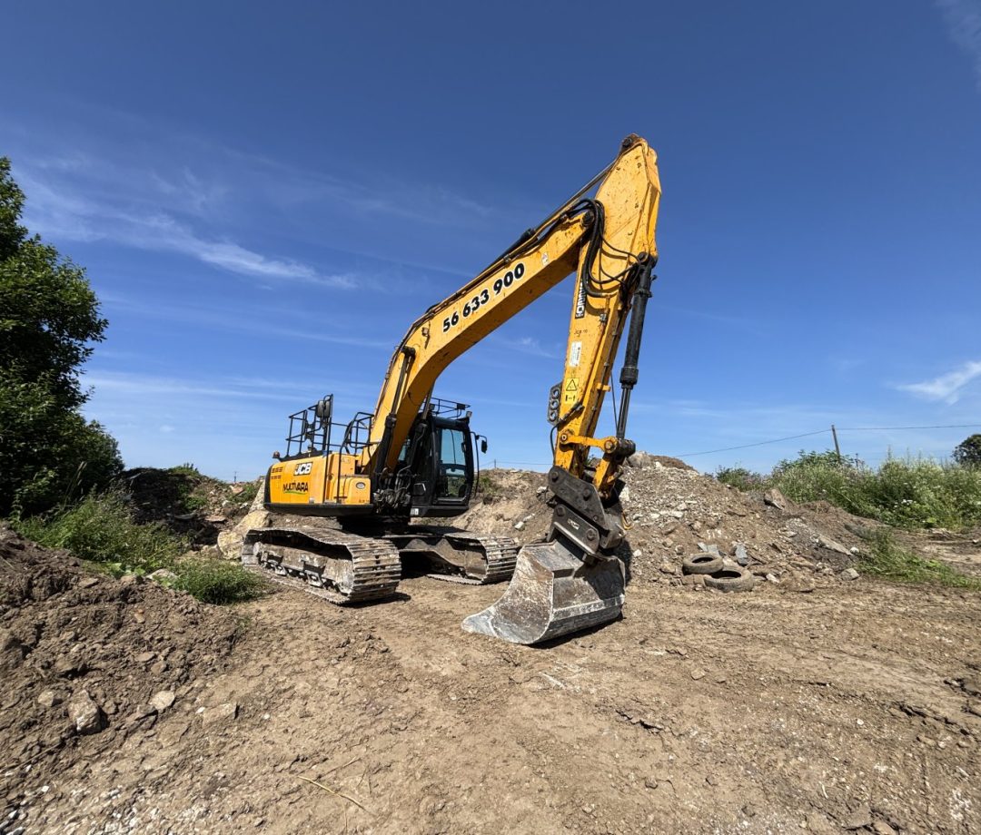 Roomikekskavaator JCB JS220LC hüdrovasaraga