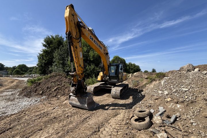 Roomikekskavaator JCB JS220LC hüdrovasaraga