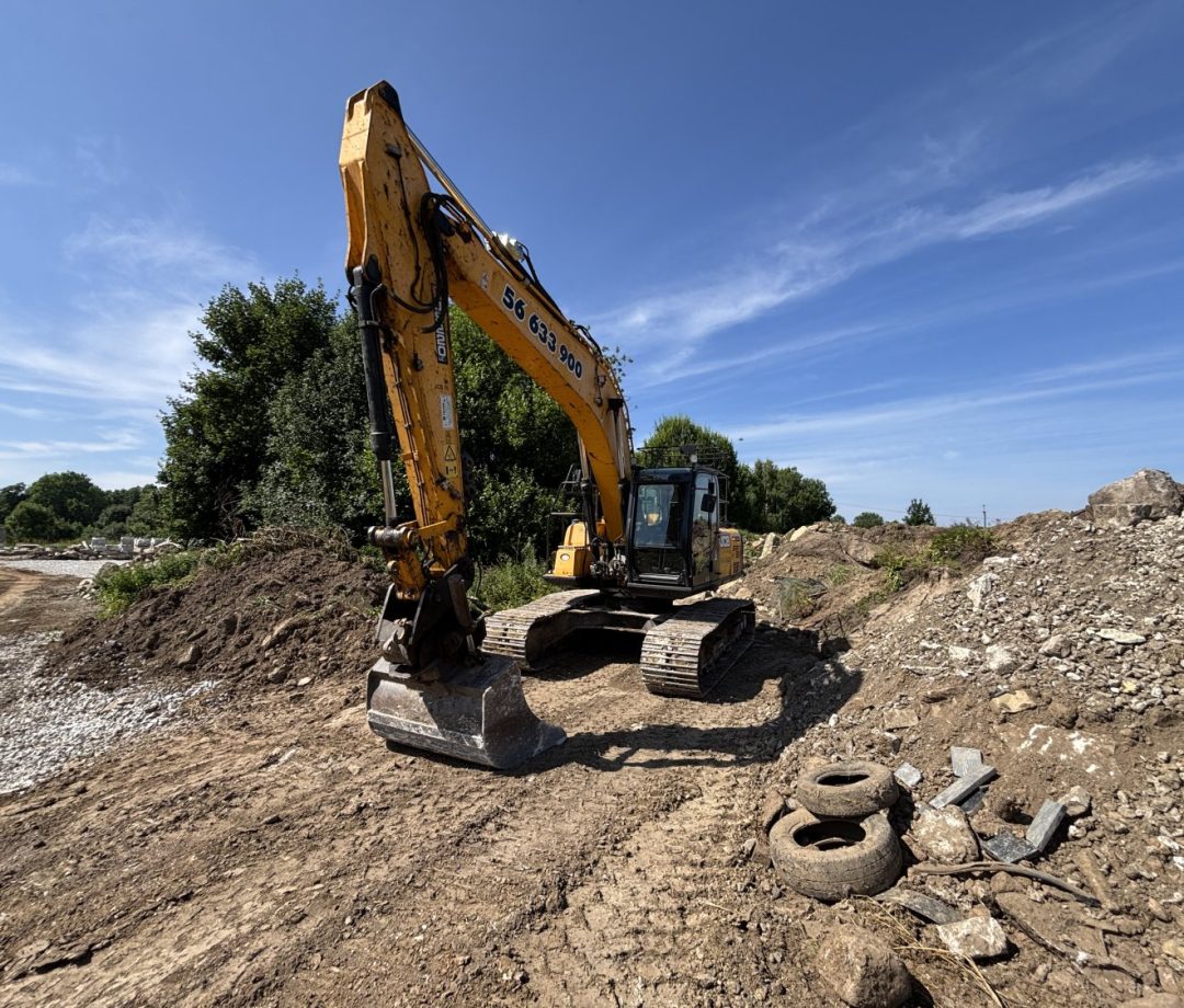 Roomikekskavaator JCB JS220LC hüdrovasaraga