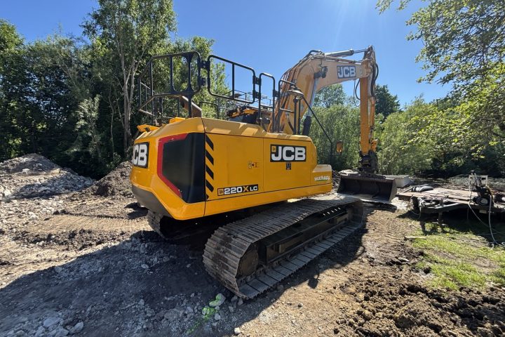 Roomikekskavaator JCB 220X L SV